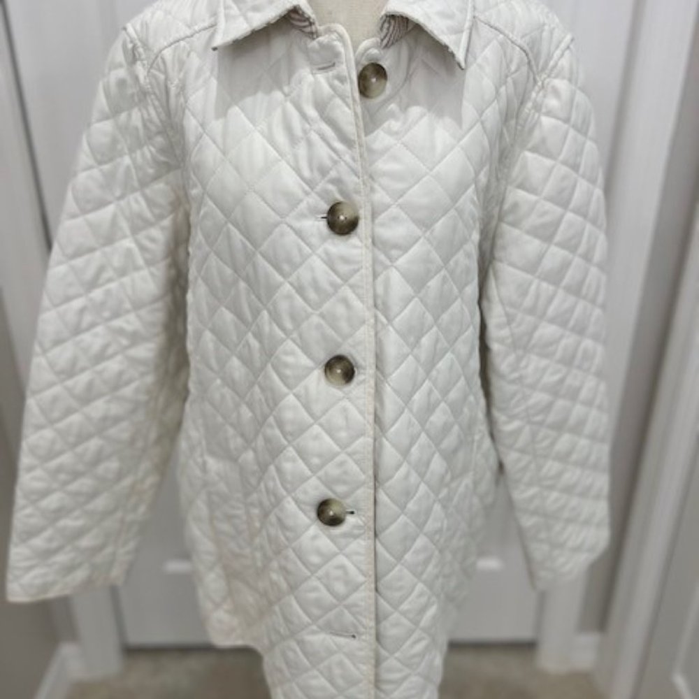 White Quilted jacket Chico's Size 3